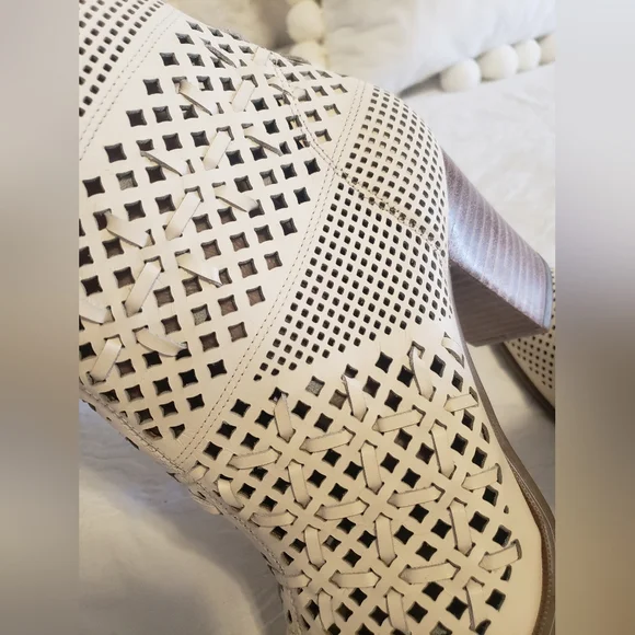 NEW FRANCO SARTO BEIGE BOOTIES SIZE 8.5 - Picture 4 of 10